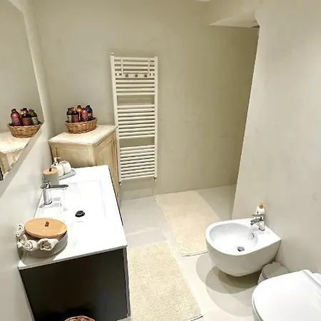 Ad Apartment *